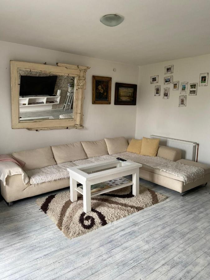 Mala Oaza Apartment Cacak Luaran gambar