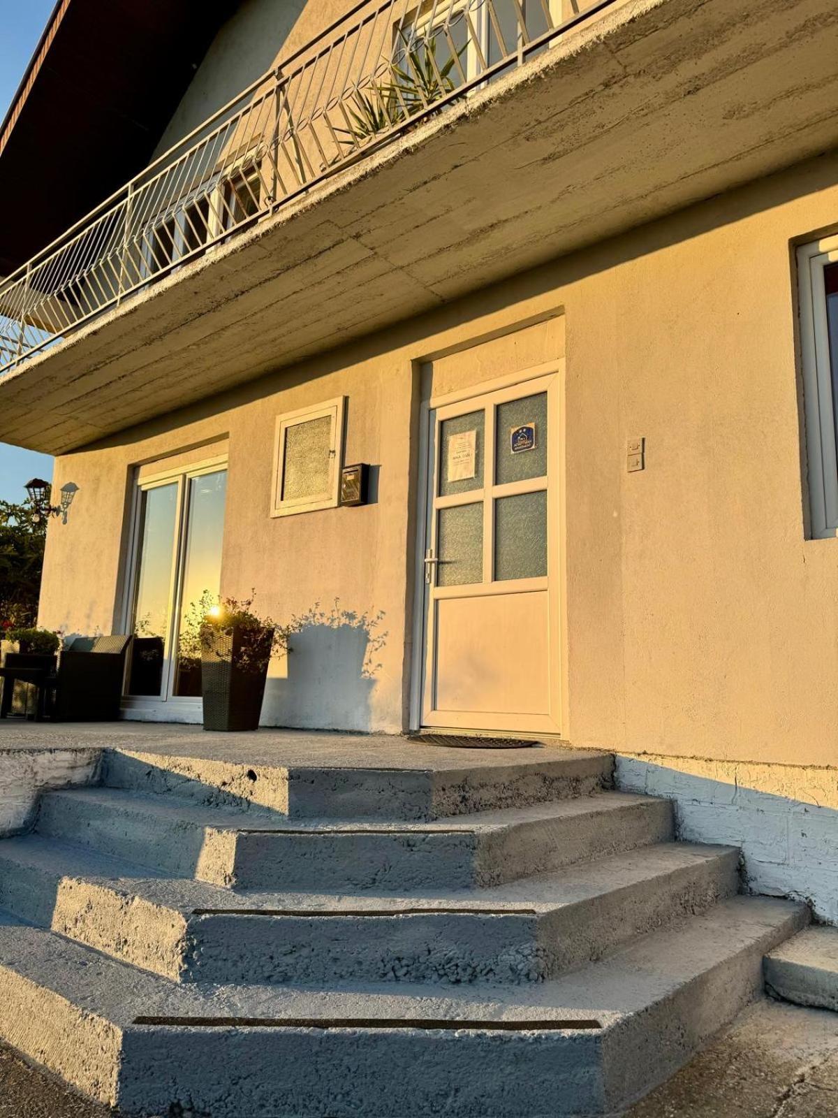 Mala Oaza Apartment Cacak Luaran gambar
