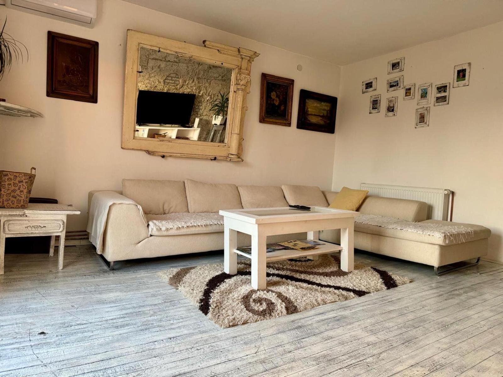Mala Oaza Apartment Cacak Luaran gambar
